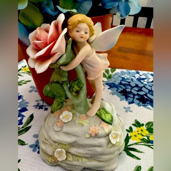 Enesco Other - 💥Vintage Enesco Fairy Figurine with Pink Rose and Green Leaves